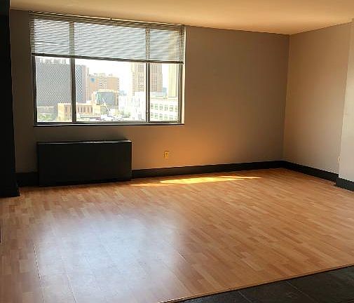 5th image of 600 E 8th St APT 12M