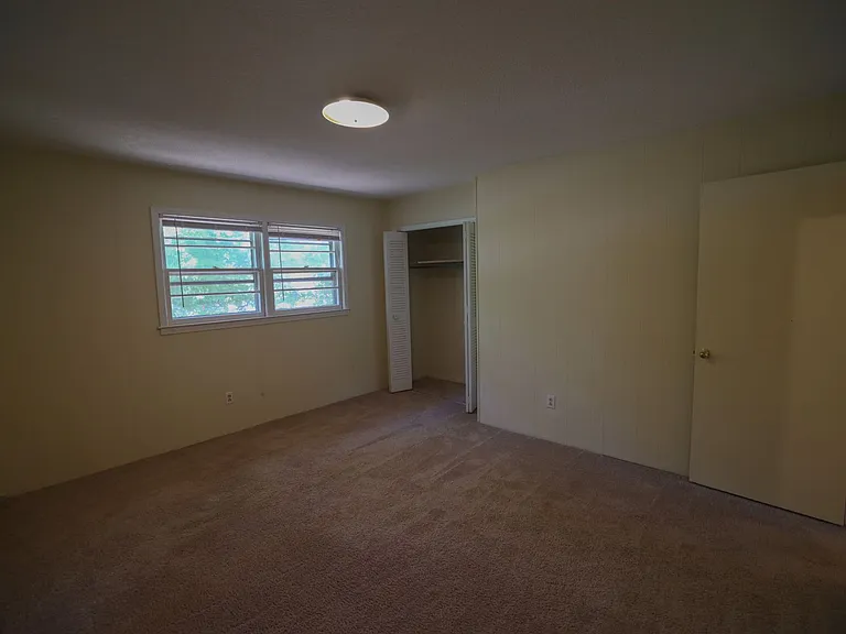 224 Charleston Ave — Photo 9