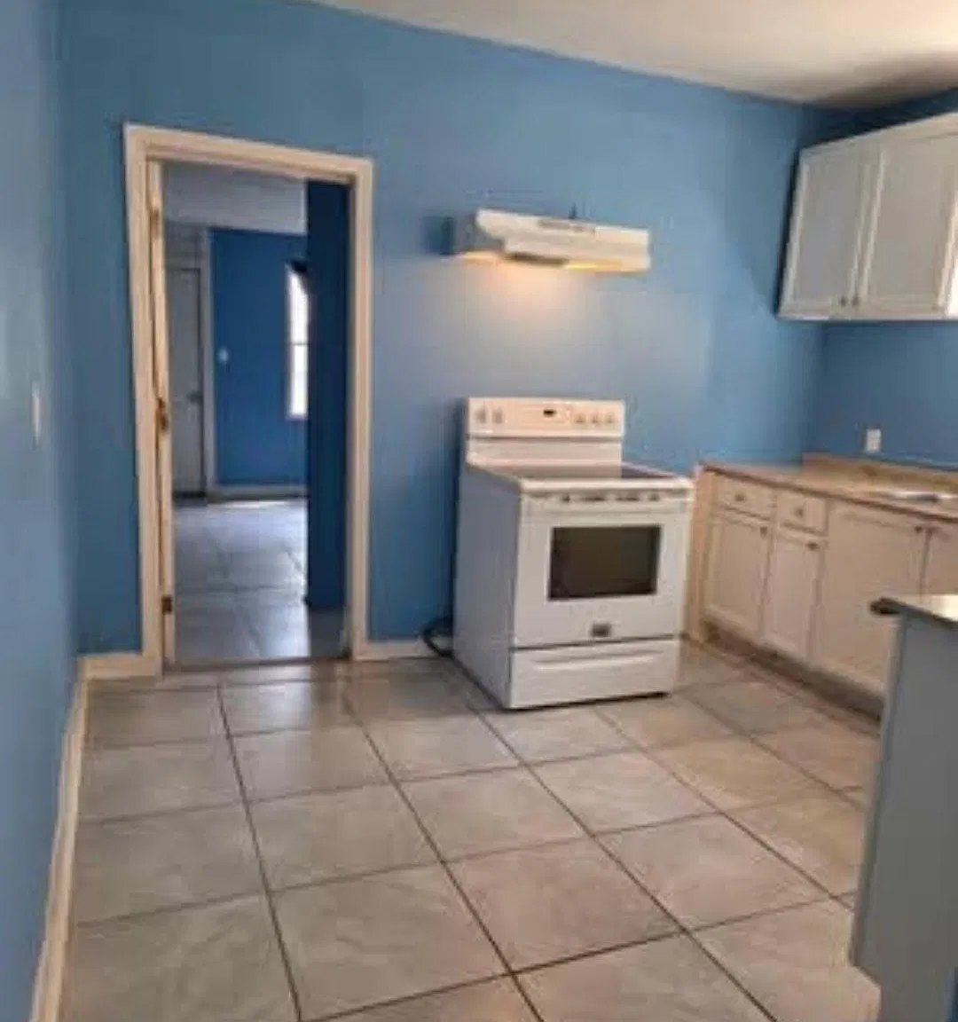 3 bed, 1200 sqft, $1,100 — Photo 4