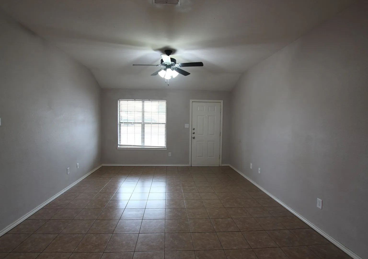 Available 3 Bedroom Duplex in Lindale! — Photo 3