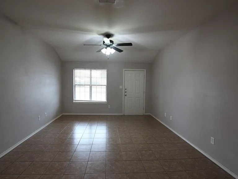 Coming Soon! 3 Bed 2 Bath 1 Car Duplex- Lindale Isd! — Photo 3