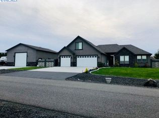 15822 S Clear View Loop, Kennewick, WA 99338