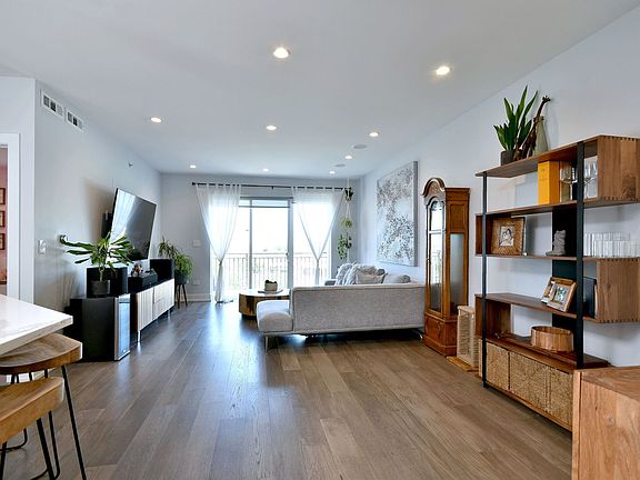 3rd image of 635 Perrie Dr APT 604