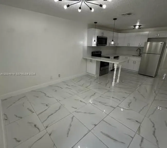 1106 NE 5th Ave #4 — Photo 1