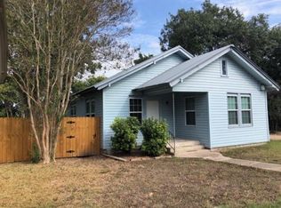 606 Wichita St, Lockhart, TX 78644