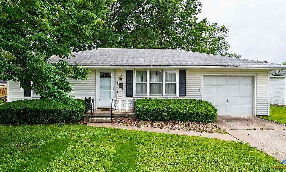 1812 S. Grand Ave. Sedalia