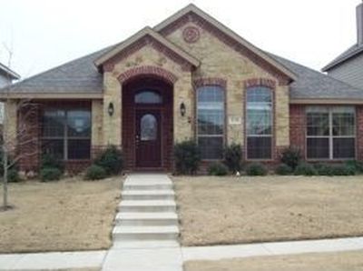 319 Village Dr, Red Oak, TX, 75154