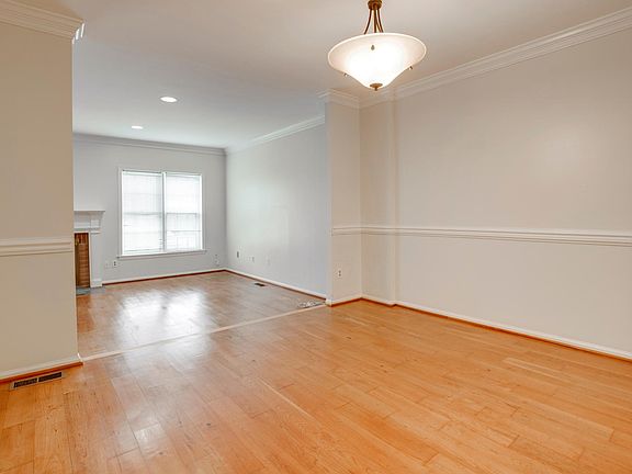 5th image of 7 Grace Church Ct