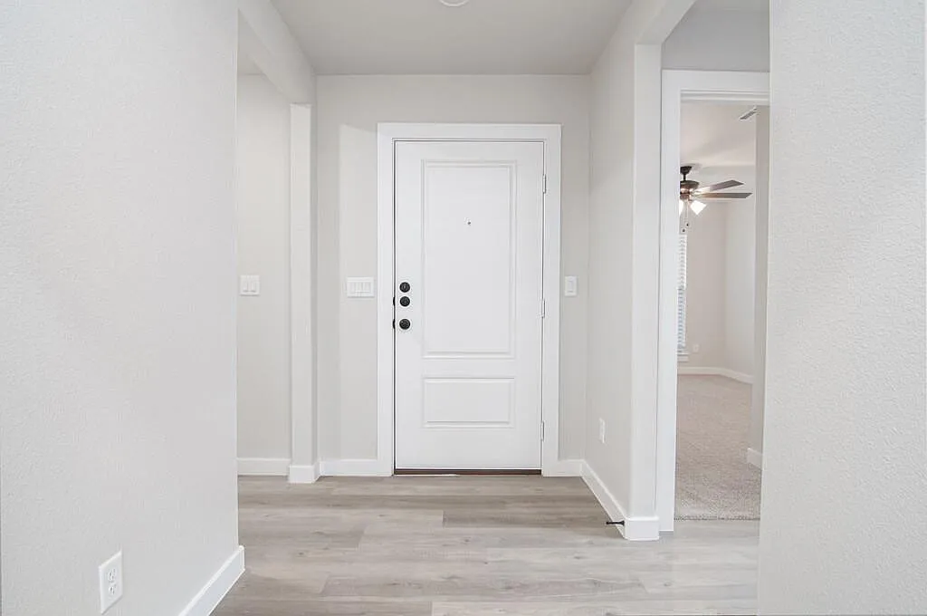 4 bed, 2.0 bath, 1727 sqft, $2,800 — Photo 3