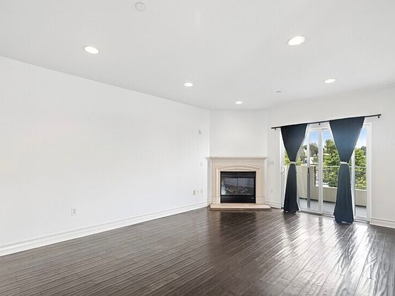 3rd image of 1409 S Westgate Ave APT 301
