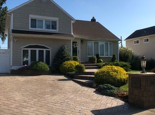 18 Marilyn Blvd, Plainview, NY 11803