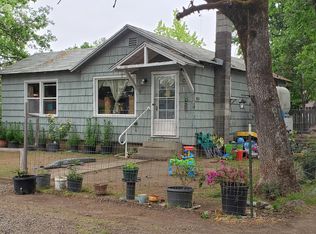 328 S Junction Ave, Cave Junction, OR 97523