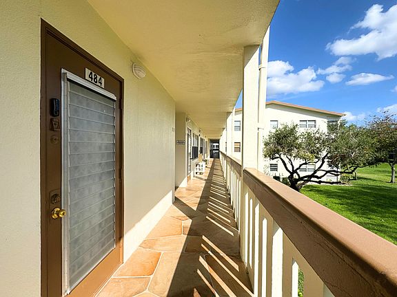 4th image of 484 Mansfield L