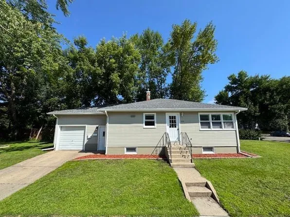 204 Willow St W, Detroit Lakes, MN 56501