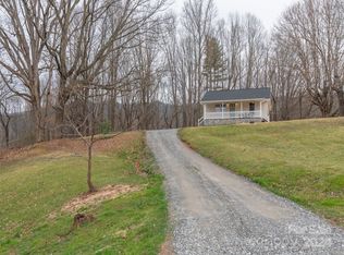 65 Squaw Ridge Rd, Waynesville, NC 28786