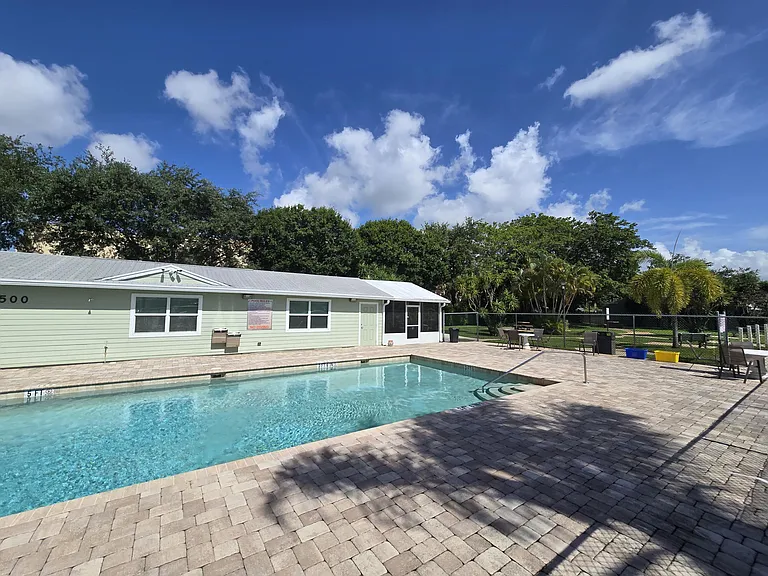 1530 Royal Forest Ct — Photo 38