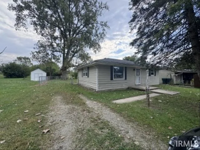 2 bed, 1.0 bath, 864 sqft, $750 — Photo 2