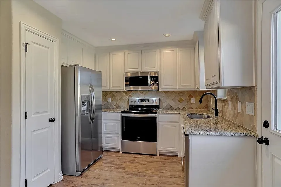 3 bed, 1126 sqft, $1,675 — Photo 2