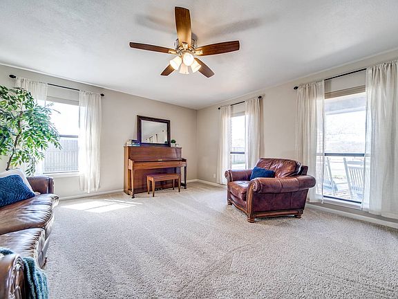 4th image of 107 Sharon Dr