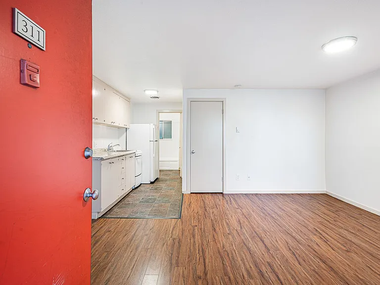 Malabar Apartments — Photo 8