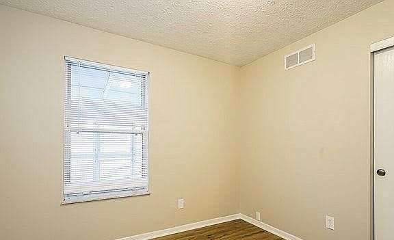 4th image of 915 Highland Trails Ave #1