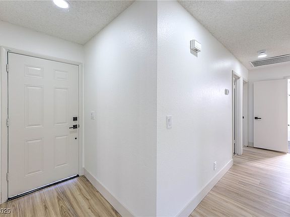 3rd image of 5361 W Braewood Ave