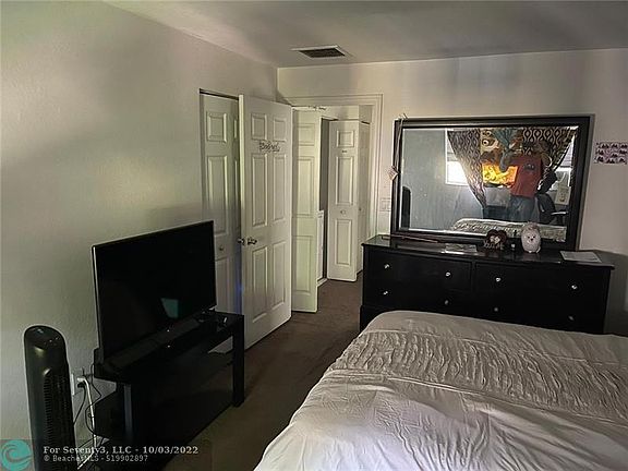 4th image of 6039 SW 19th Ct #6039