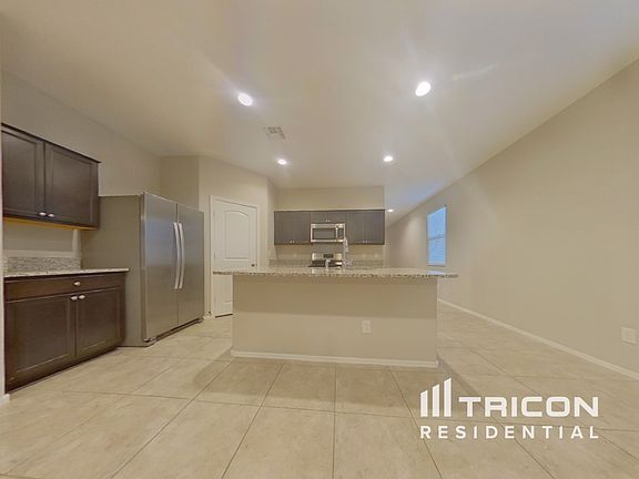 4th image of 30724 W Amelia Ave