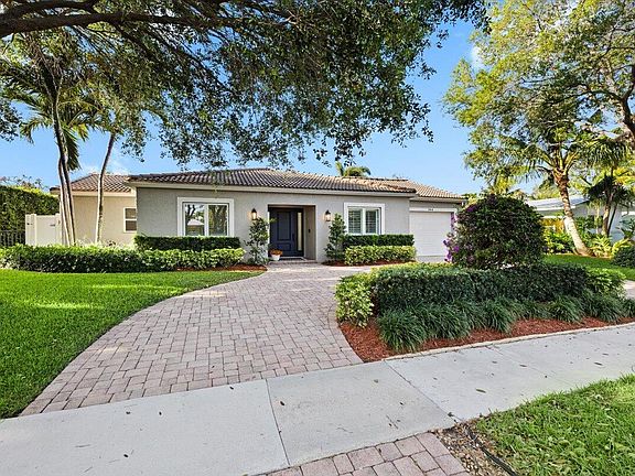 3rd image of 944 SW 1st Street