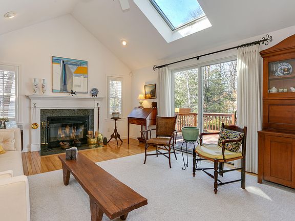 4th image of 64 Falling Leaf Lane