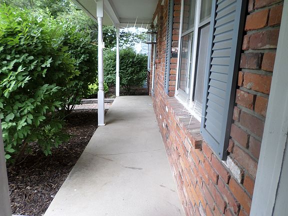 4th image of 113 West Way