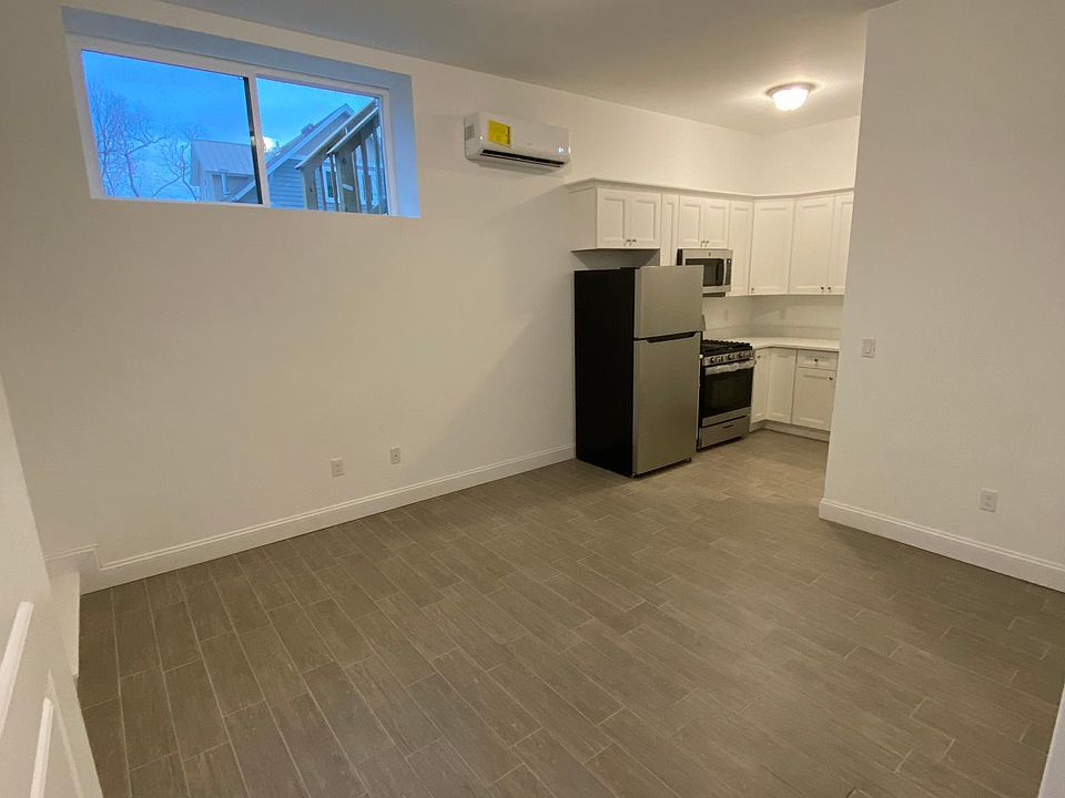 1st image of 113 Petrus Ave #1