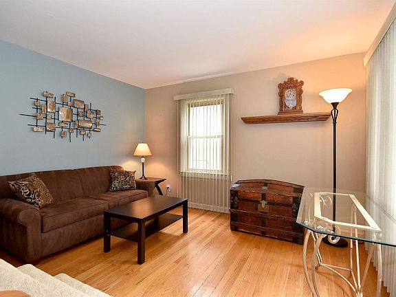5th image of 3540 N Oriole Ave