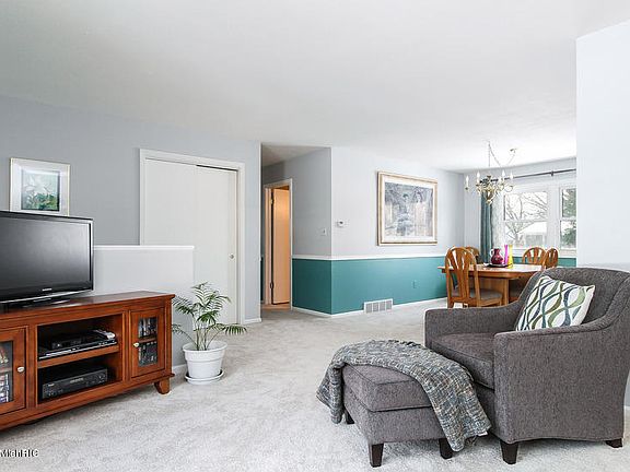 3rd image of 6205 Archer Ave NE