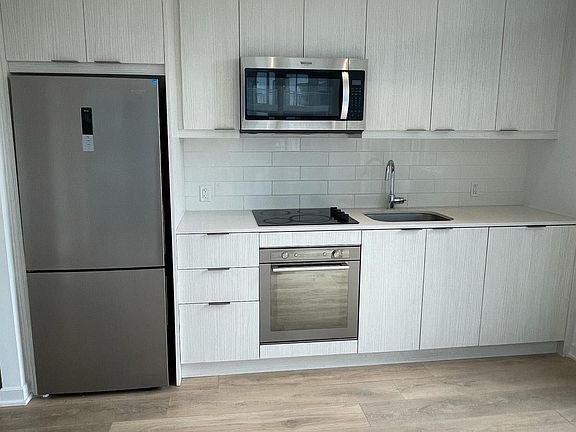 3rd image of 38 Forest Manor Rd #415