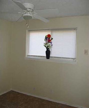 5th image of 708 Village Ln