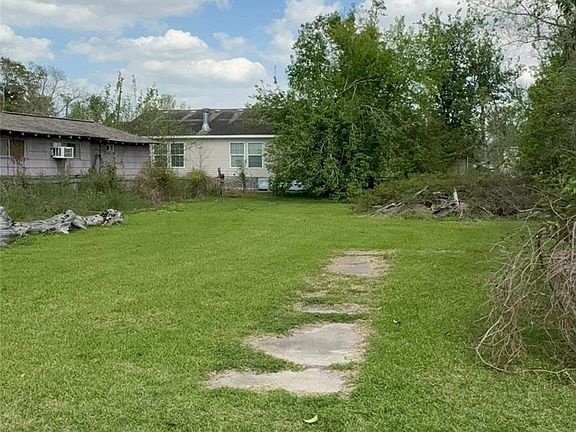 5th image of 6020 Wipprecht St