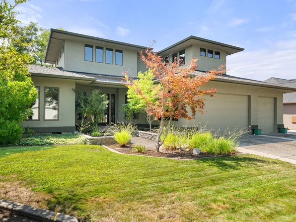 938 Saint Andrews Way, Eagle Point, OR 97524