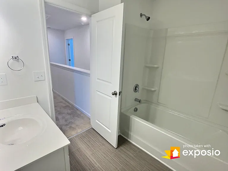 1118 Lossie Ln — Photo 9