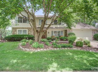 800 Huntleigh Dr, Naperville, IL 60540