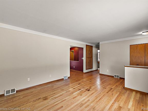 4th image of 9961 Merriman Rd