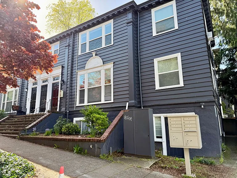 University Heights — Photo 12