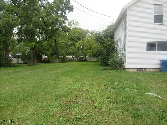 5th image of 410 Magyar St