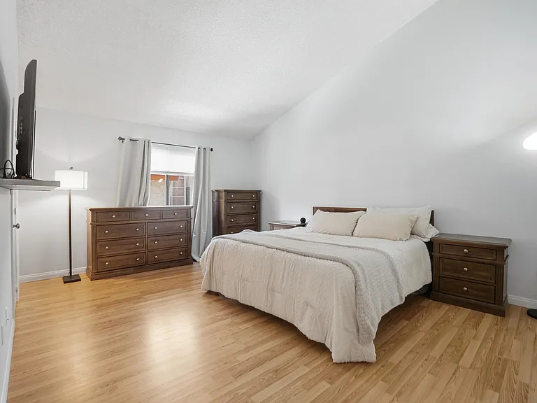 9960 Owensmouth Ave #21 — Photo 16