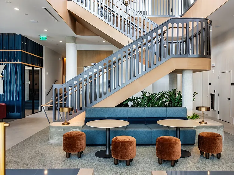 Two-level expansive clubhouse