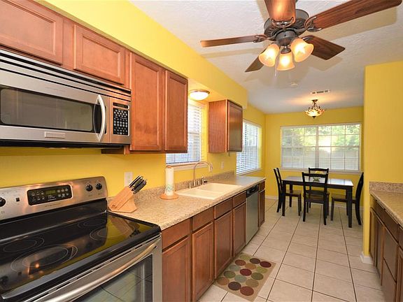 4th image of 1213 N Heron Dr