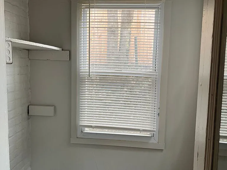 313 W Lemon St — Photo 7