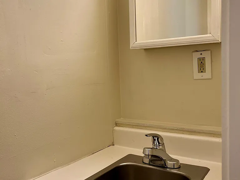1023 E Haskell St — Photo 13