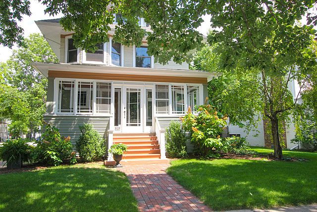 1st image of 600 Clarence Ave