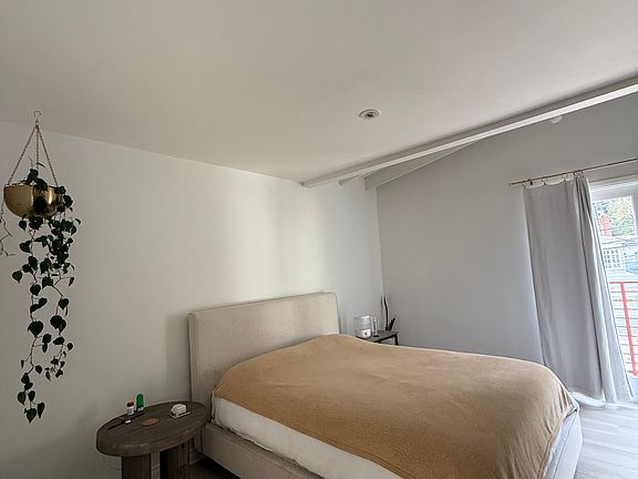 2nd image of 1774 N Beverly Glen Blvd